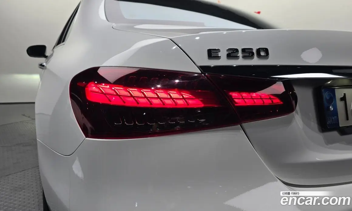 Mercedes-Benz E-Class 2022 2.0 автомат (гидро), фото 8 Mercedes-Benz E-Class 2022 2.0 автомат (гидро), фото 8