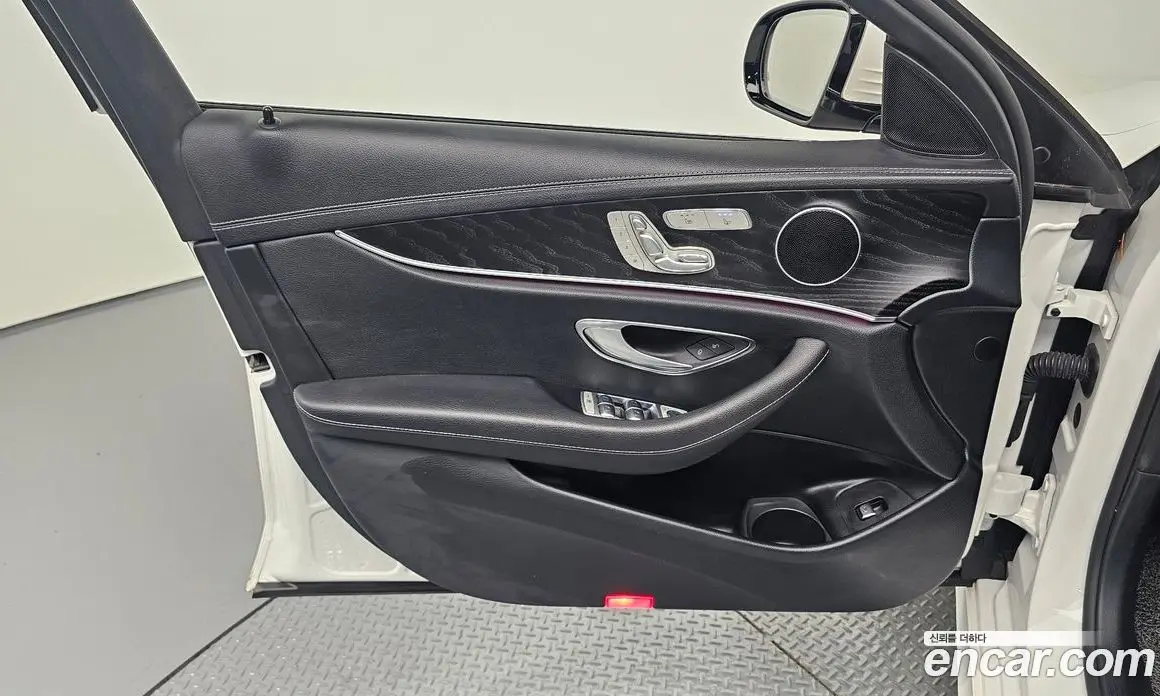 Mercedes-Benz E-Class 2022 2.0 автомат (гидро), фото 14 Mercedes-Benz E-Class 2022 2.0 автомат (гидро), фото 14
