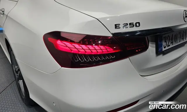 Mercedes-Benz E-Class 2022 2.0 автомат (гидро), миниатюра 9 Mercedes-Benz E-Class 2022 2.0 автомат (гидро), миниатюра 9