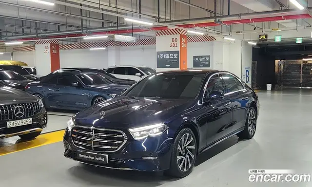 Mercedes-Benz E-Class 2025 2.0 автомат (гидро), миниатюра 1 Mercedes-Benz E-Class 2025 2.0 автомат (гидро), миниатюра 1