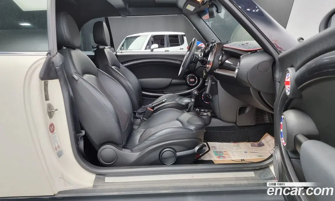 Mini Cooper Convertible 2013 1.6 автомат (гидро), фото 10 Mini Cooper Convertible 2013 1.6 автомат (гидро), фото 10