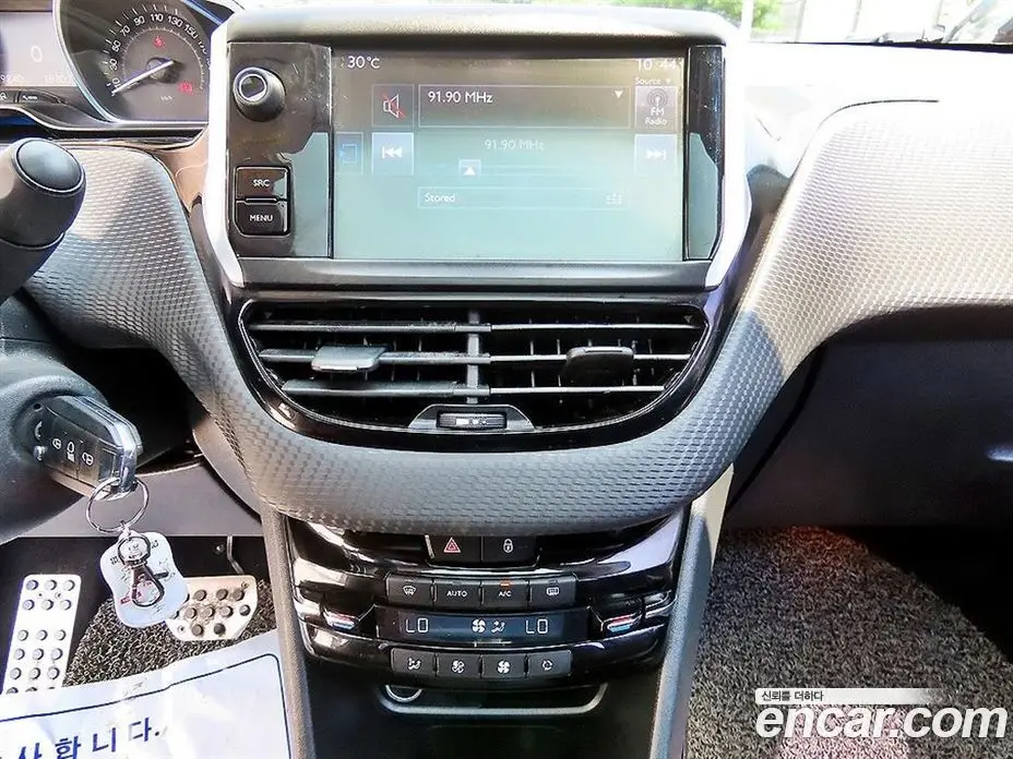 Peugeot 2008 2015 1.6 автомат (гидро), фото 14 Peugeot 2008 2015 1.6 автомат (гидро), фото 14