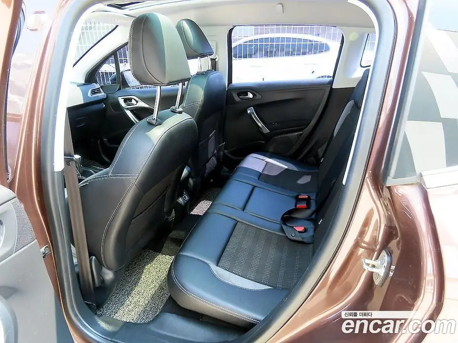 Peugeot 2008 2015 1.6 автомат (гидро), фото 6 Peugeot 2008 2015 1.6 автомат (гидро), фото 6