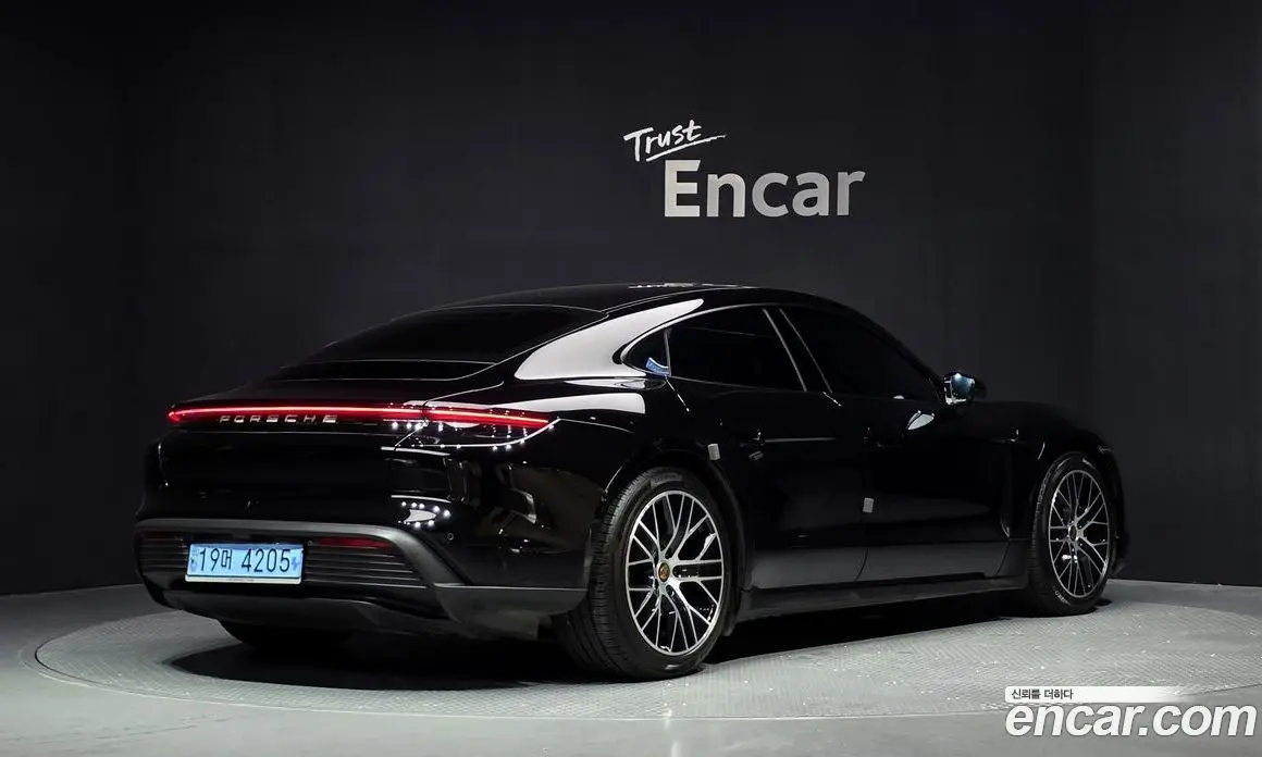 Porsche Taycan 2022 0.1 автомат (гидро), фото 2 Porsche Taycan 2022 0.1 автомат (гидро), фото 2