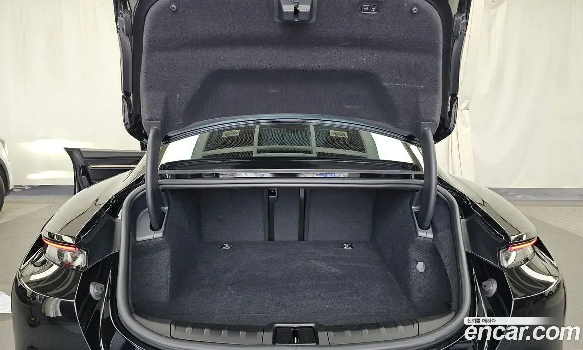 Porsche Taycan 2022 0.1 автомат (гидро), фото 26 Porsche Taycan 2022 0.1 автомат (гидро), фото 26