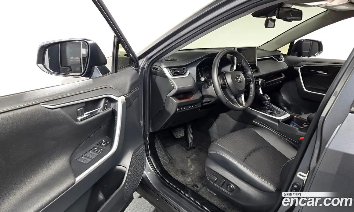 Toyota RAV4 2025 2.5 автомат (гидро), фото 13 Toyota RAV4 2025 2.5 автомат (гидро), фото 13