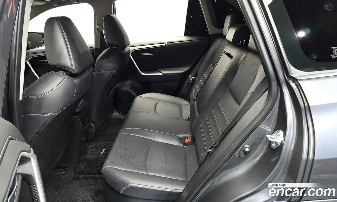 Toyota RAV4 2025 2.5 автомат (гидро), фото 17 Toyota RAV4 2025 2.5 автомат (гидро), фото 17