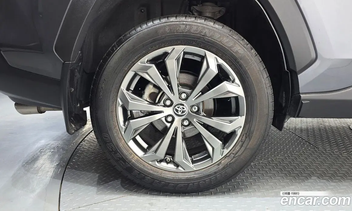 Toyota RAV4 2025 2.5 автомат (гидро), фото 5 Toyota RAV4 2025 2.5 автомат (гидро), фото 5