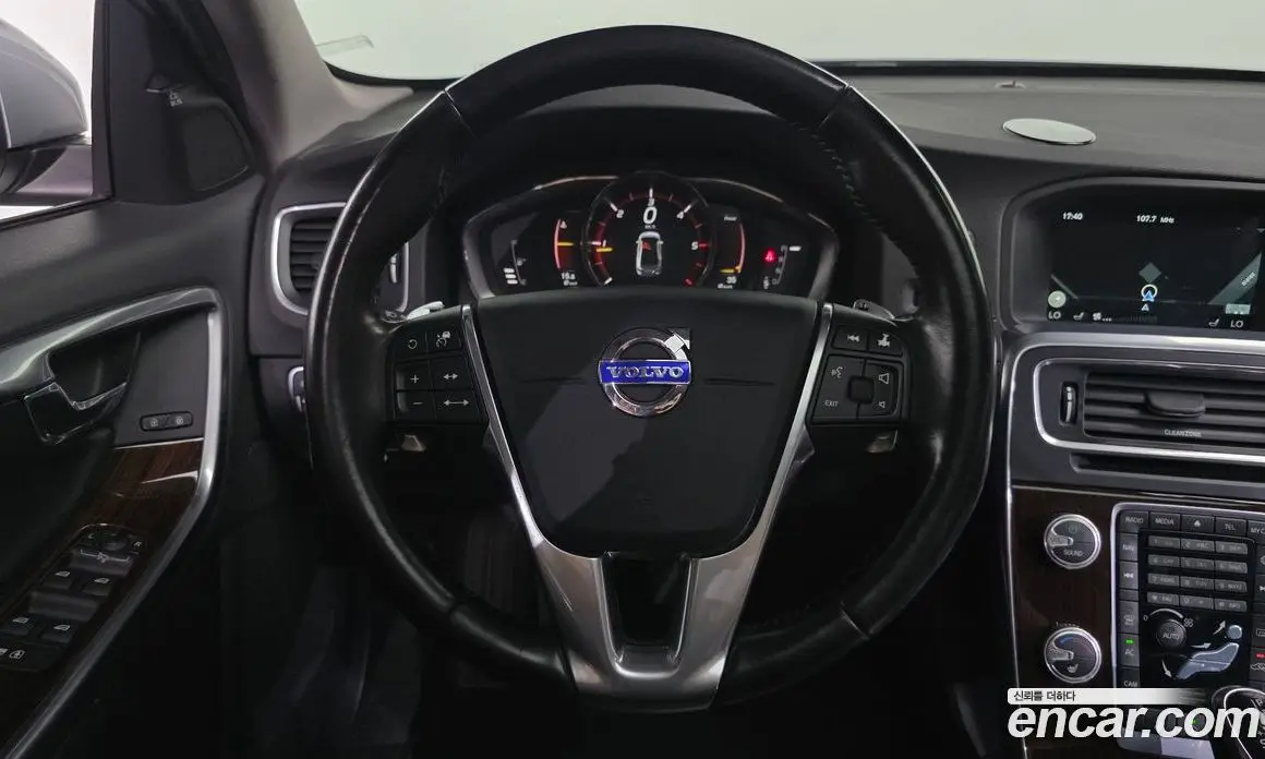 Volvo S60 2016 2.0 автомат (гидро), фото 13 Volvo S60 2016 2.0 автомат (гидро), фото 13