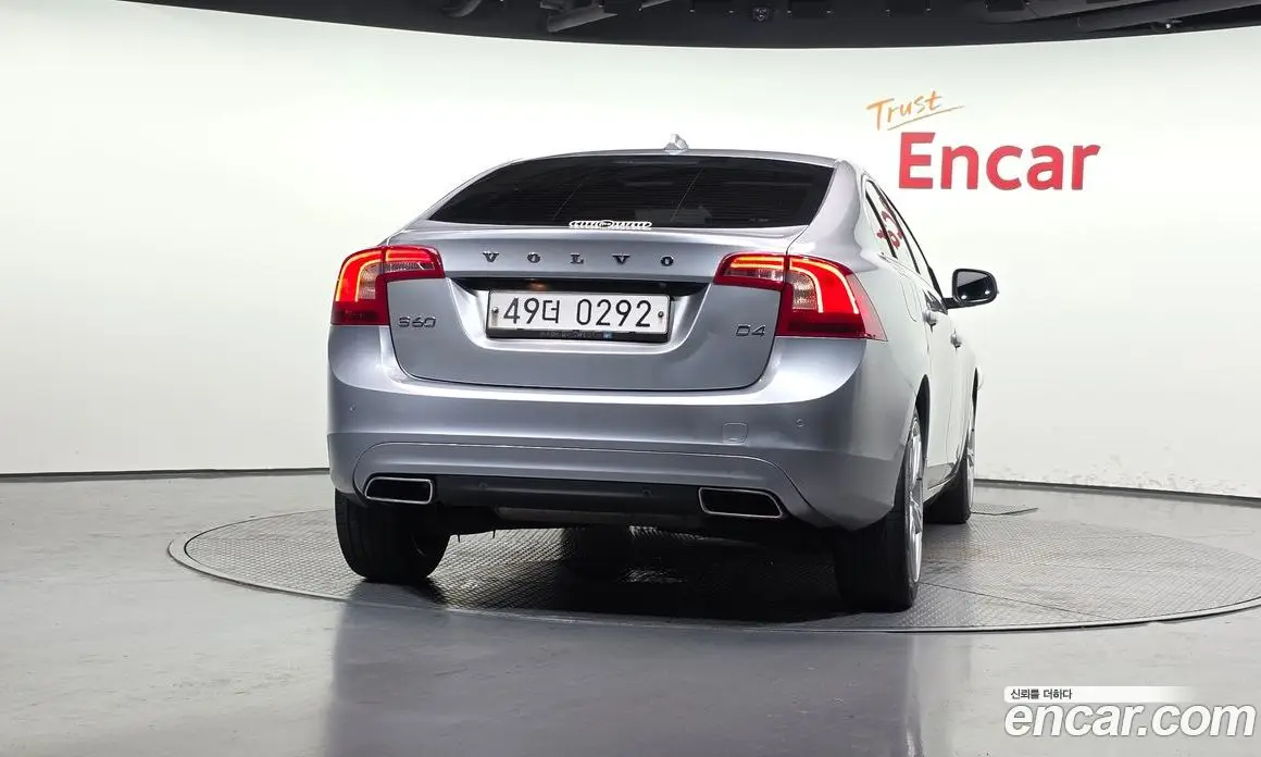 Volvo S60 2016 2.0 автомат (гидро), фото 4 Volvo S60 2016 2.0 автомат (гидро), фото 4