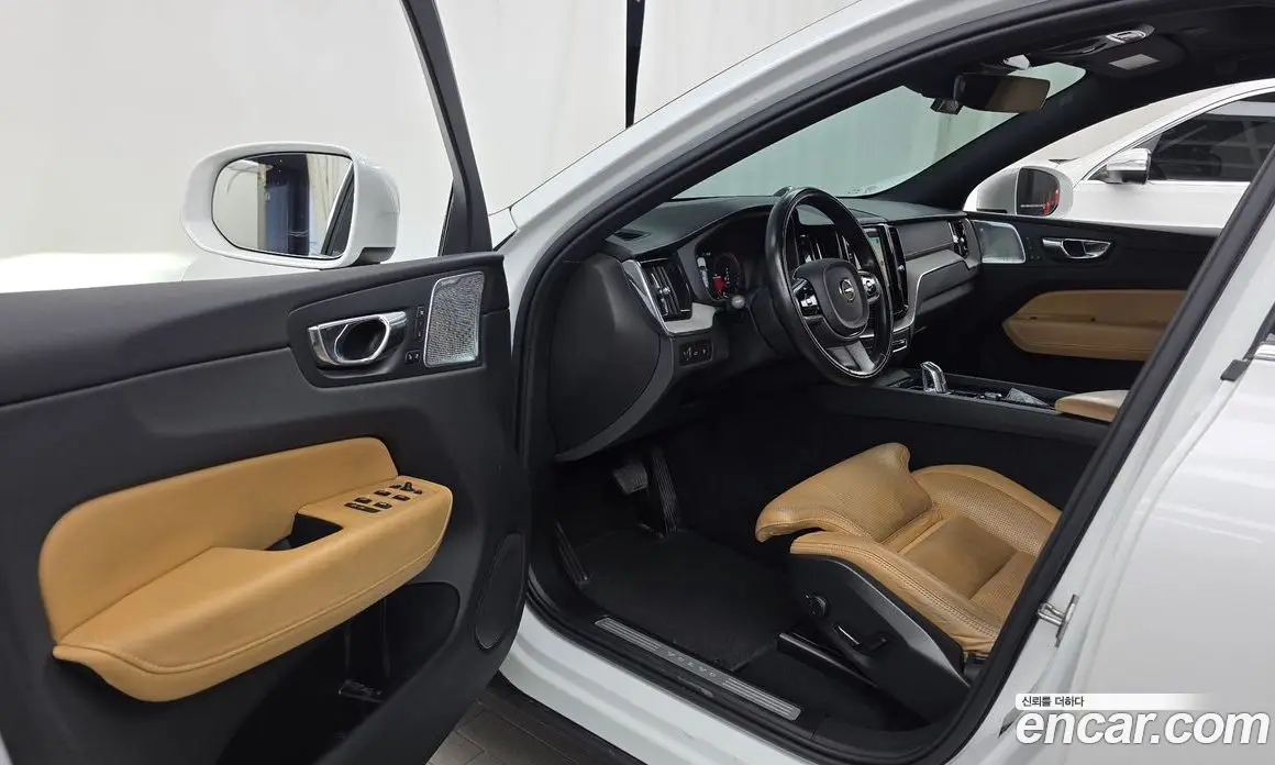 Volvo XC60 2018 2.0 автомат (гидро), фото 13 Volvo XC60 2018 2.0 автомат (гидро), фото 13