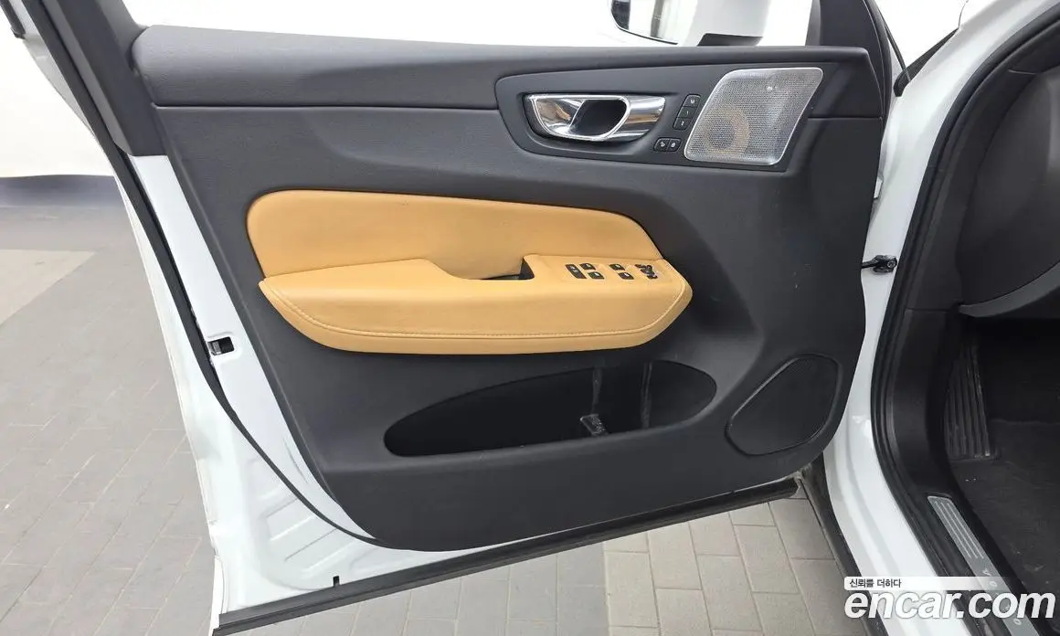 Volvo XC60 2018 2.0 автомат (гидро), фото 14 Volvo XC60 2018 2.0 автомат (гидро), фото 14