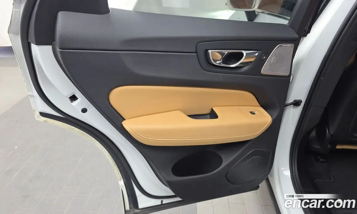 Volvo XC60 2018 2.0 автомат (гидро), фото 15 Volvo XC60 2018 2.0 автомат (гидро), фото 15