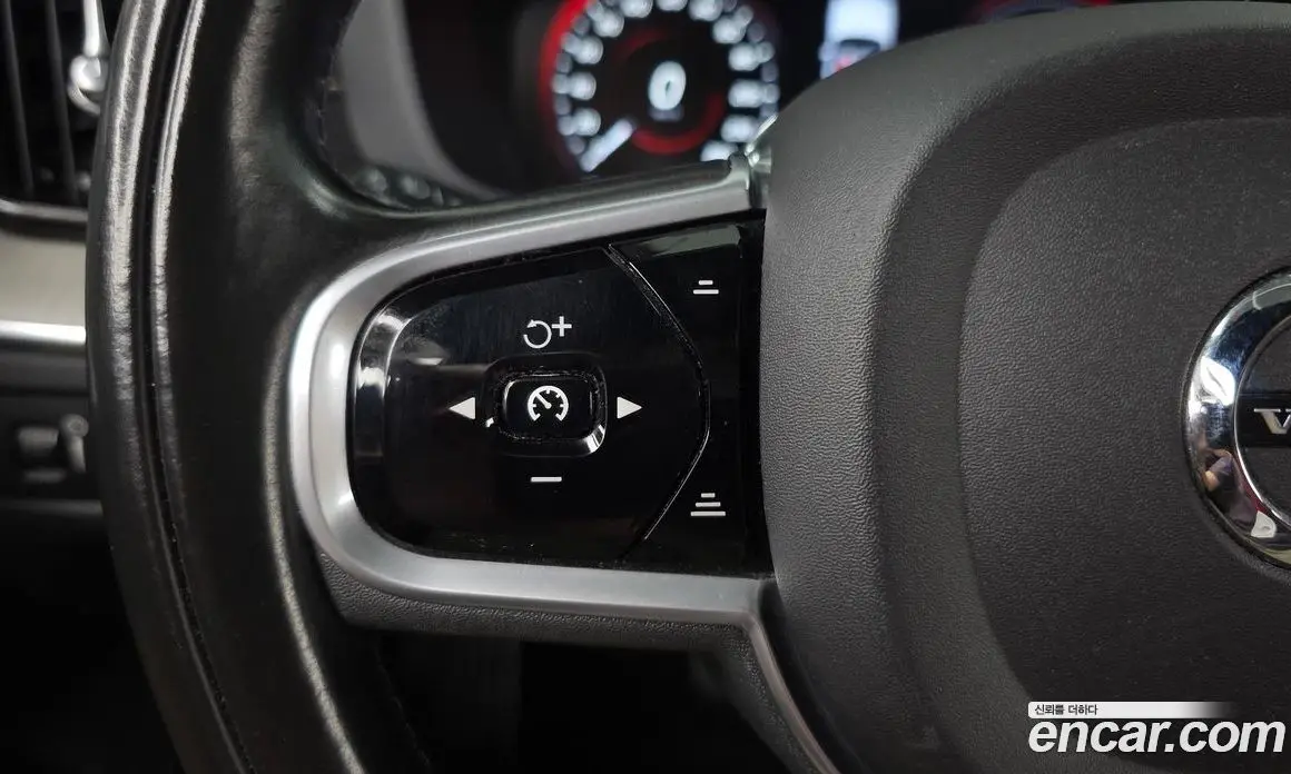 Volvo XC60 2018 2.0 автомат (гидро), фото 16 Volvo XC60 2018 2.0 автомат (гидро), фото 16