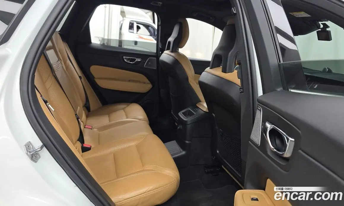 Volvo XC60 2018 2.0 автомат (гидро), фото 18 Volvo XC60 2018 2.0 автомат (гидро), фото 18