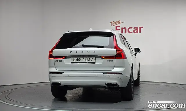 Volvo XC60 2018 2.0 автомат (гидро), миниатюра 4 Volvo XC60 2018 2.0 автомат (гидро), миниатюра 4