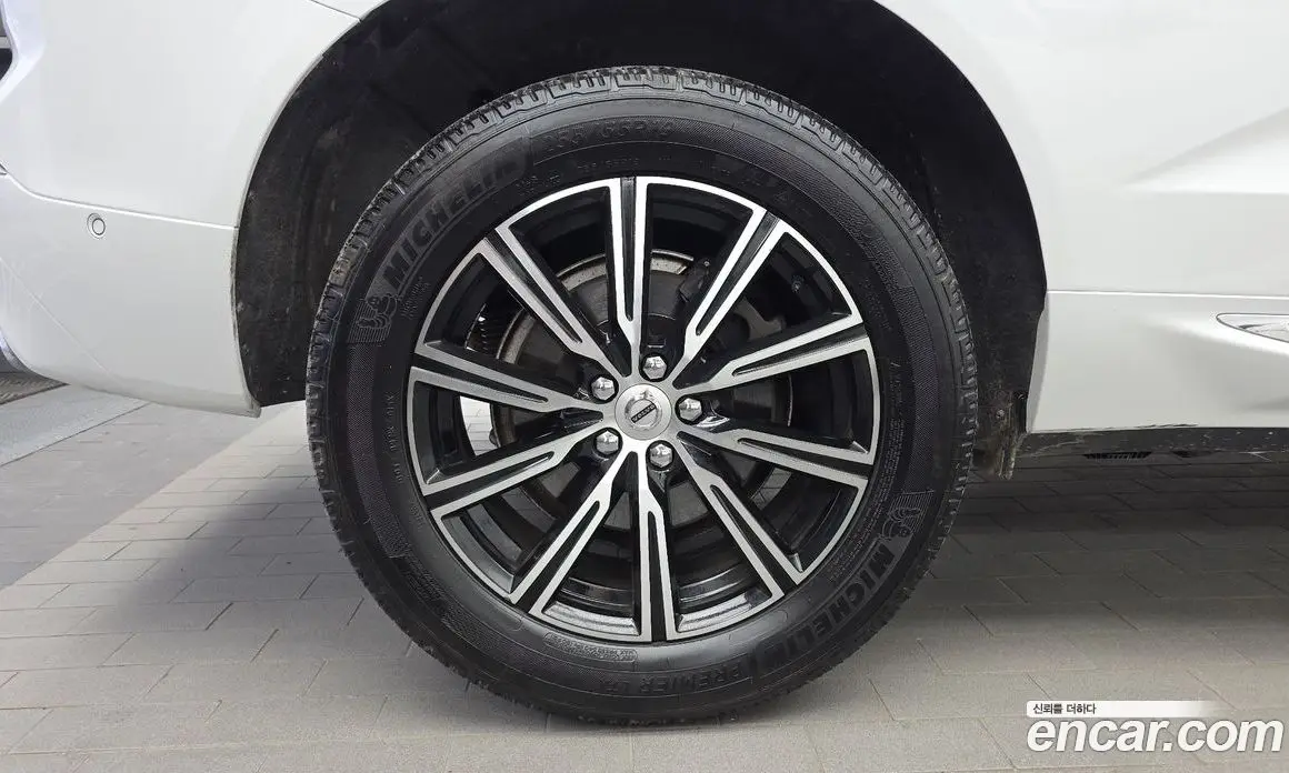 Volvo XC60 2018 2.0 автомат (гидро), фото 5 Volvo XC60 2018 2.0 автомат (гидро), фото 5