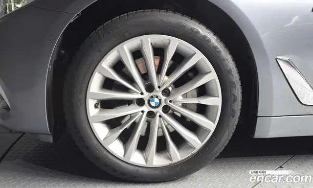 BMW 5 серия 2018 2.0 автомат (гидро), миниатюра 5 BMW 5 серия 2018 2.0 автомат (гидро), миниатюра 5