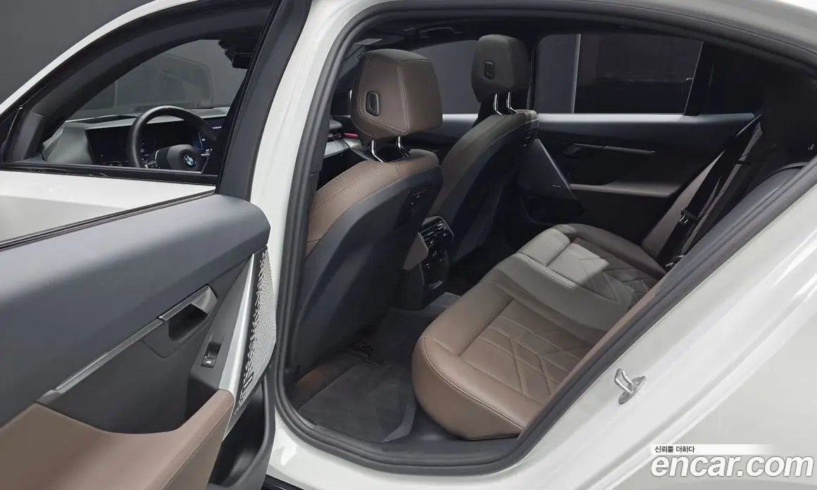 BMW 5 серия 2024 2.0 автомат (гидро), фото 15