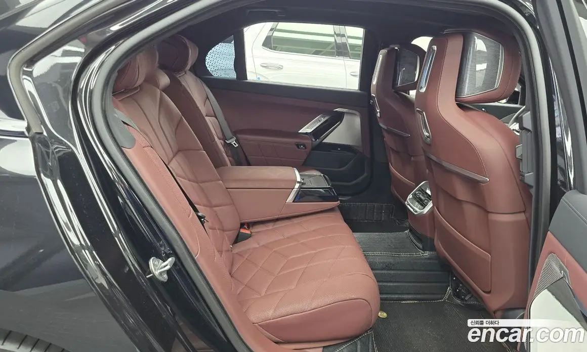 BMW 7 серия 2024 3.0 автомат (гидро), фото 17