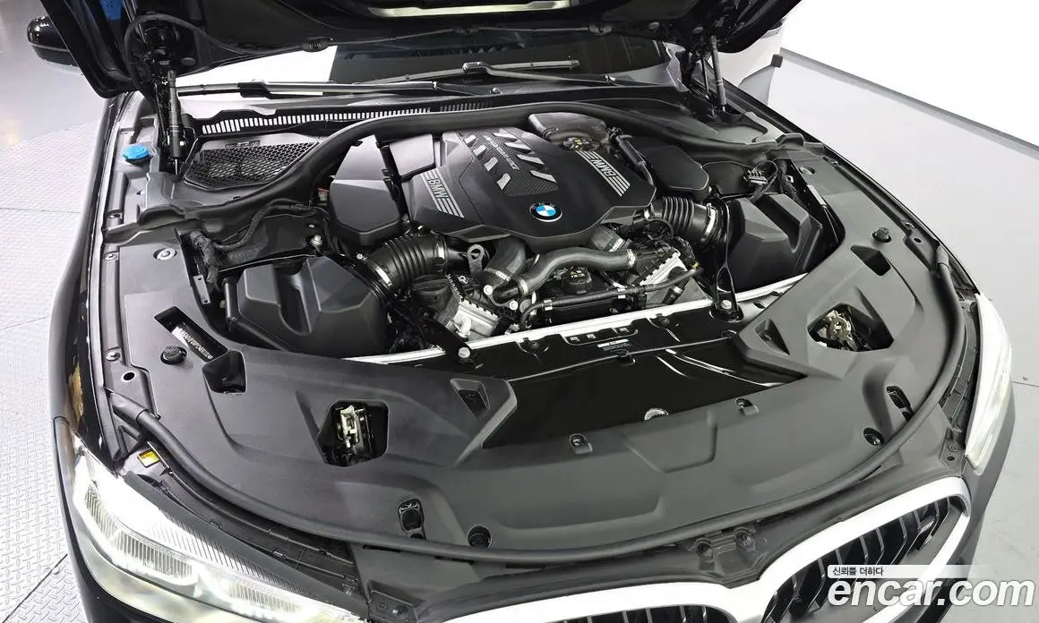 BMW 8 серия 2023 4.4 автомат (гидро), фото 5 BMW 8 серия 2023 4.4 автомат (гидро), фото 5
