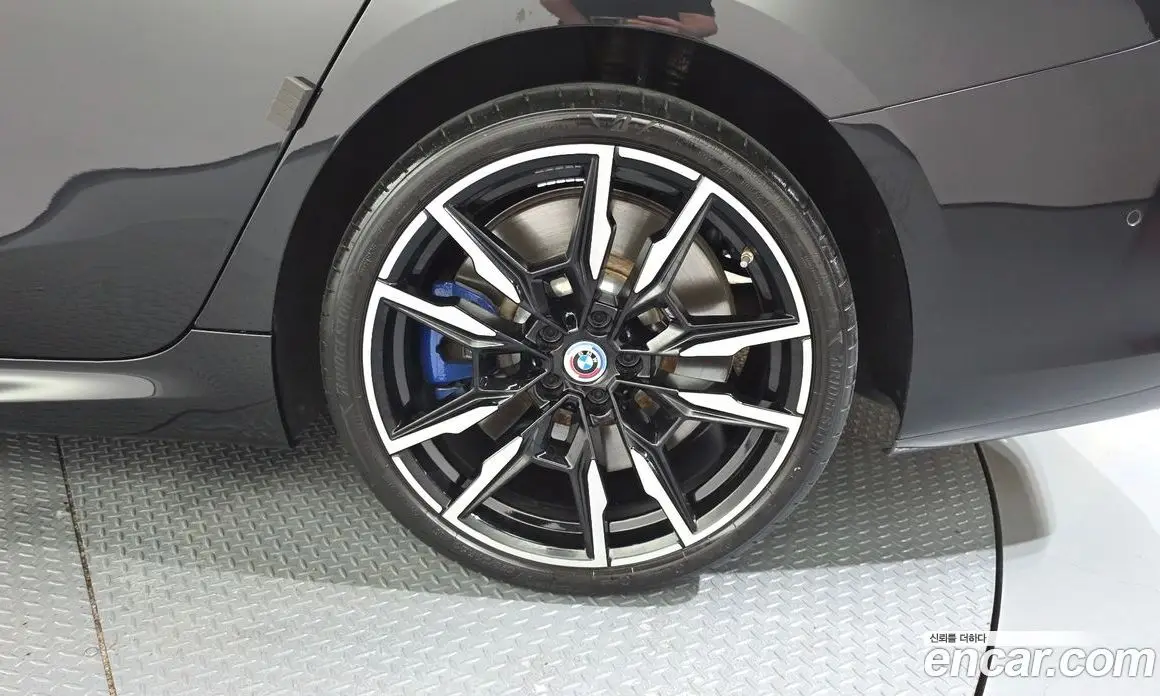 BMW 8 серия 2023 4.4 автомат (гидро), фото 6 BMW 8 серия 2023 4.4 автомат (гидро), фото 6