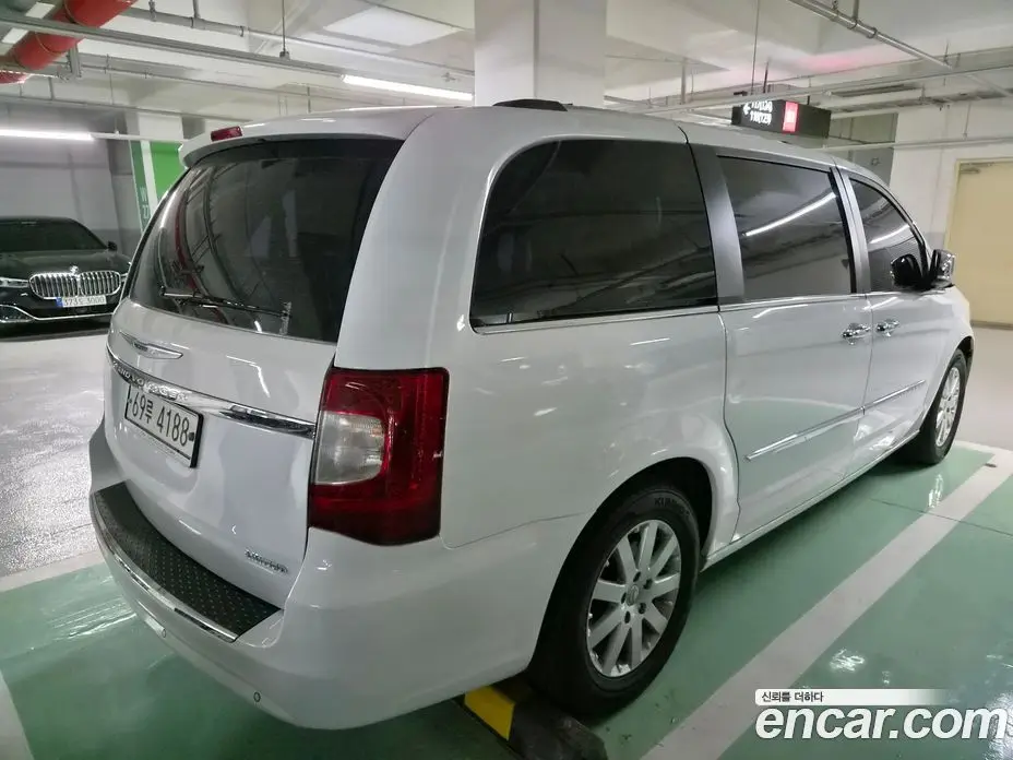 Chrysler Grand Voyager 2014 3.6 автомат (гидро), фото 4 Chrysler Grand Voyager 2014 3.6 автомат (гидро), фото 4