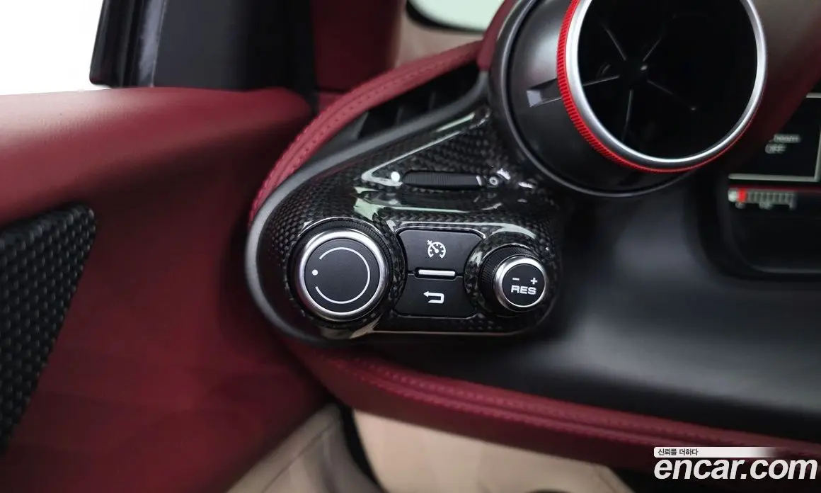 Ferrari F8 2021 3.9 автомат (гидро), фото 16 Ferrari F8 2021 3.9 автомат (гидро), фото 16
