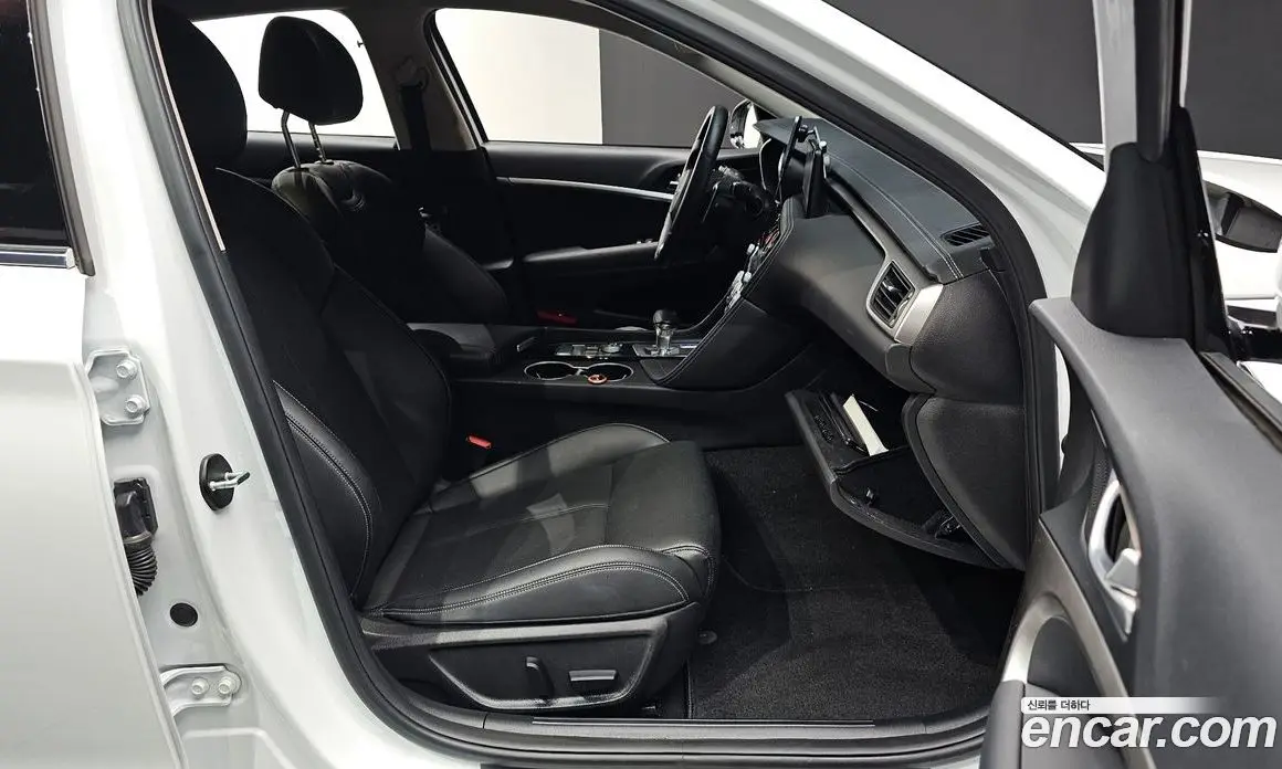 Genesis G70 2020 2.0 автомат (гидро), фото 16 Genesis G70 2020 2.0 автомат (гидро), фото 16