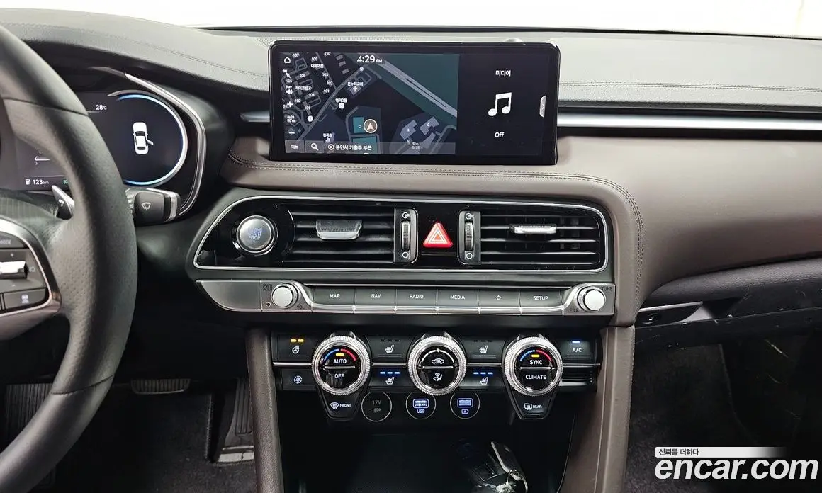 Genesis G70 2022 2.0 автомат (гидро), фото 17 Genesis G70 2022 2.0 автомат (гидро), фото 17