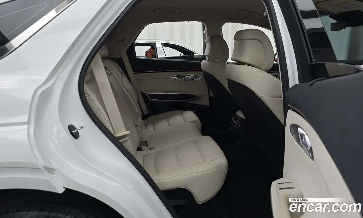 Genesis GV70 2024 2.5 автомат (гидро), фото 17 Genesis GV70 2024 2.5 автомат (гидро), фото 17