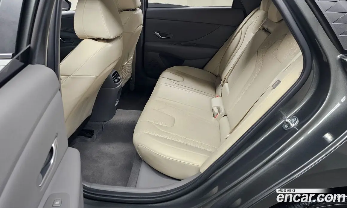 Hyundai Avante 2024 1.6 автомат (гидро), фото 17