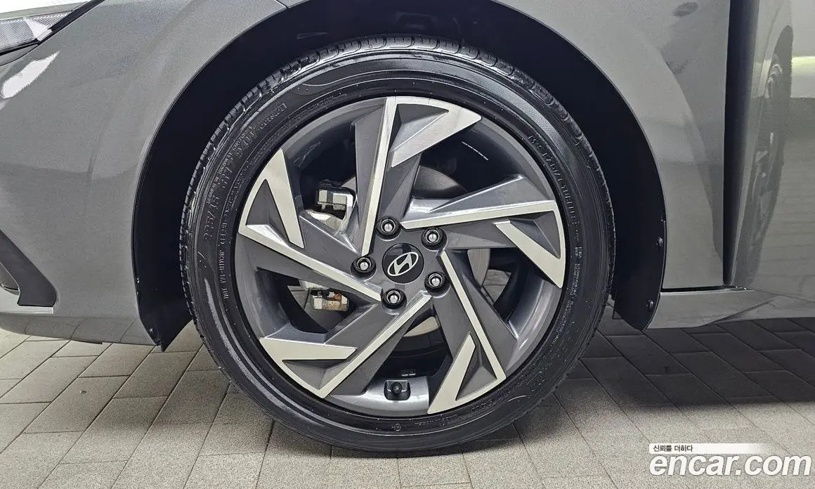 Hyundai Avante 2024 1.6 автомат (гидро), фото 5