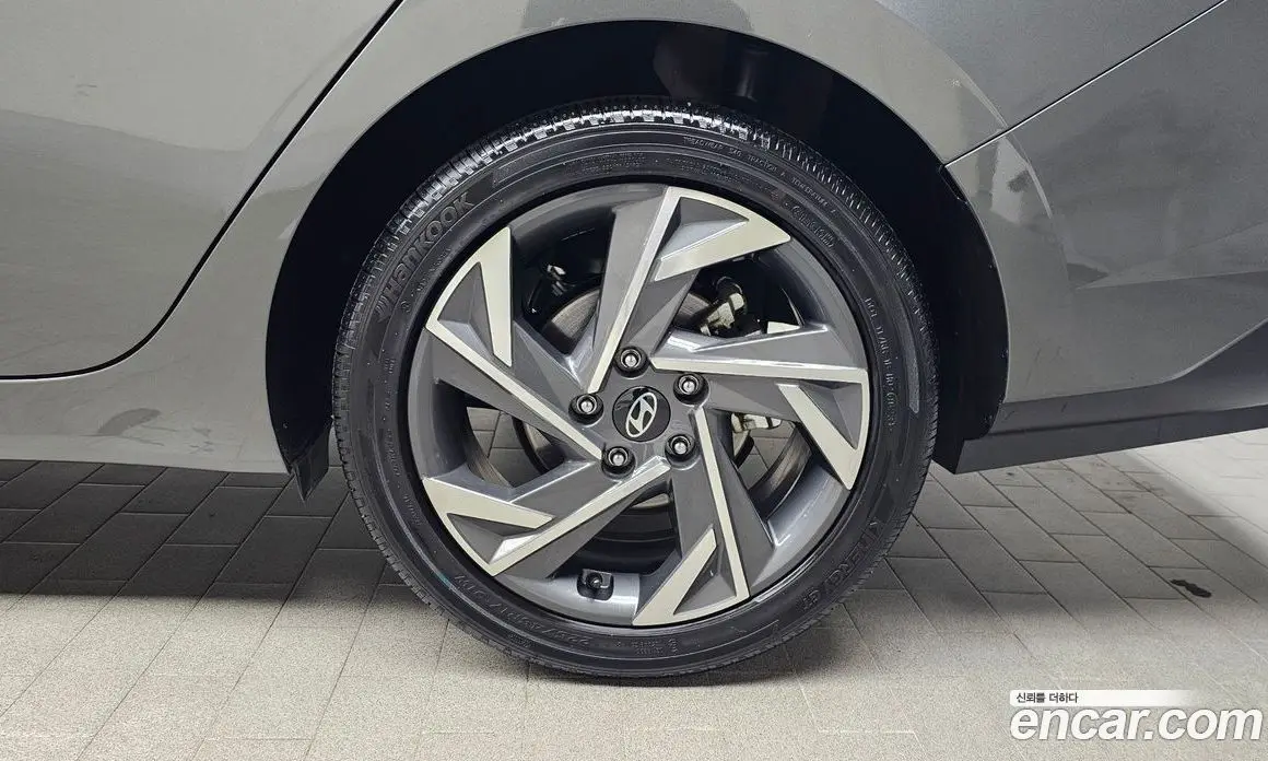 Hyundai Avante 2024 1.6 автомат (гидро), фото 7