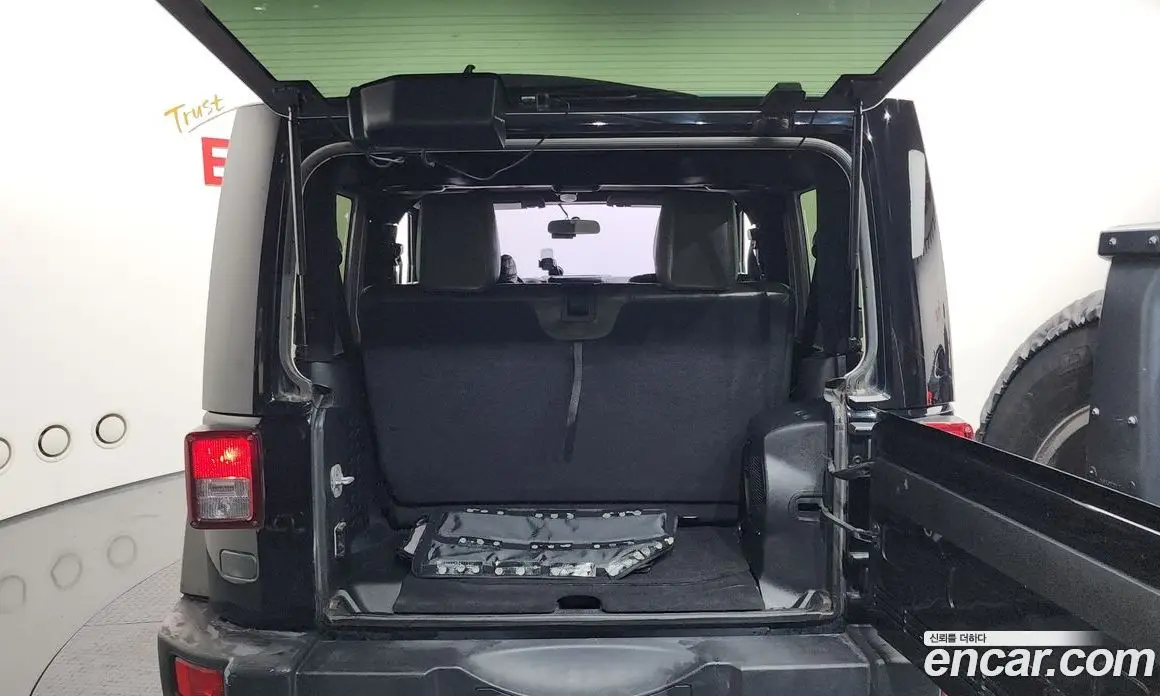 Jeep Wrangler 2011 3.8 автомат (гидро), фото 16