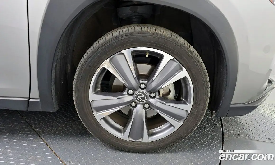 Lexus UX 2022 0.2 автомат (гидро), фото 6 Lexus UX 2022 0.2 автомат (гидро), фото 6