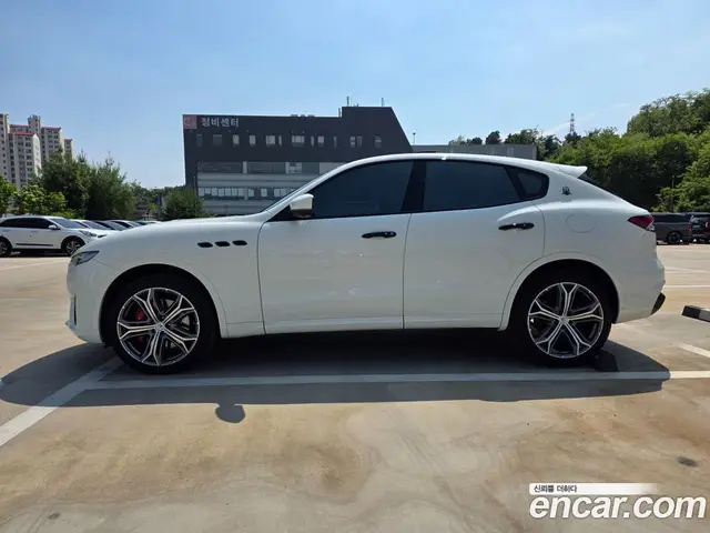 Maserati Levante 2019 3.8 автомат (гидро), миниатюра 3