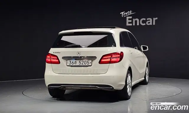 Mercedes-Benz B-Class 2017 2.1 автомат (гидро), миниатюра 3