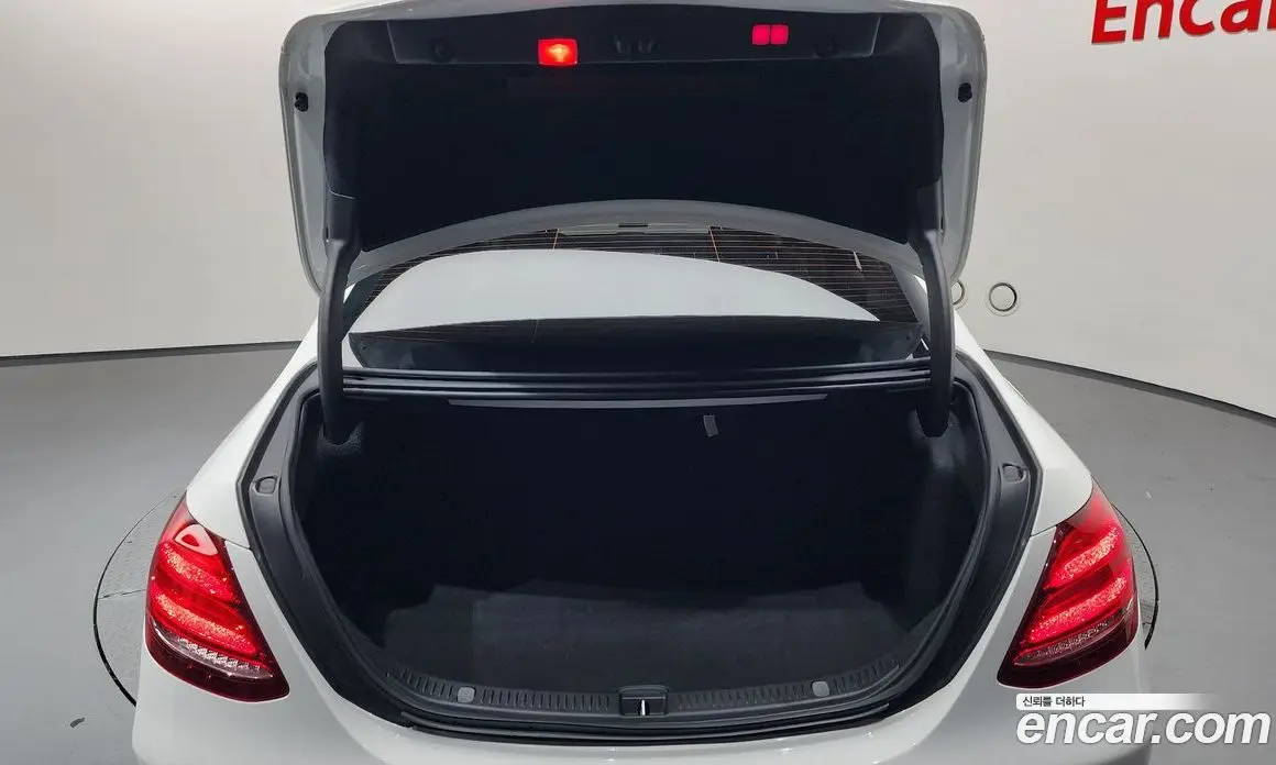Mercedes-Benz E-Class 2018 2.0 автомат (гидро), фото 26 Mercedes-Benz E-Class 2018 2.0 автомат (гидро), фото 26