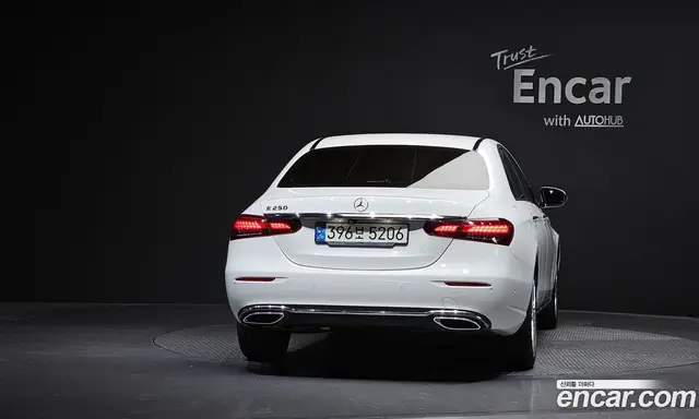 Mercedes-Benz E-Class 2021 2.0 автомат (гидро), миниатюра 4 Mercedes-Benz E-Class 2021 2.0 автомат (гидро), миниатюра 4