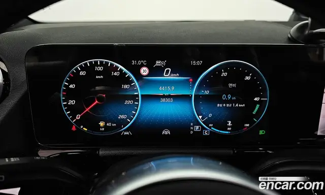 Mercedes-Benz GLA-Class 2022 2.0 автомат (гидро), миниатюра 11
