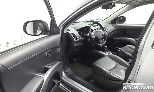 Mitsubishi Outlander 2010 2.4 автомат (гидро), миниатюра 10 Mitsubishi Outlander 2010 2.4 автомат (гидро), миниатюра 10