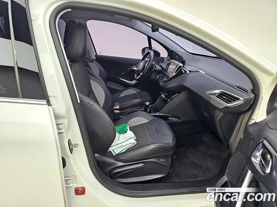 Peugeot 2008 2017 1.6 автомат (гидро), фото 11 Peugeot 2008 2017 1.6 автомат (гидро), фото 11