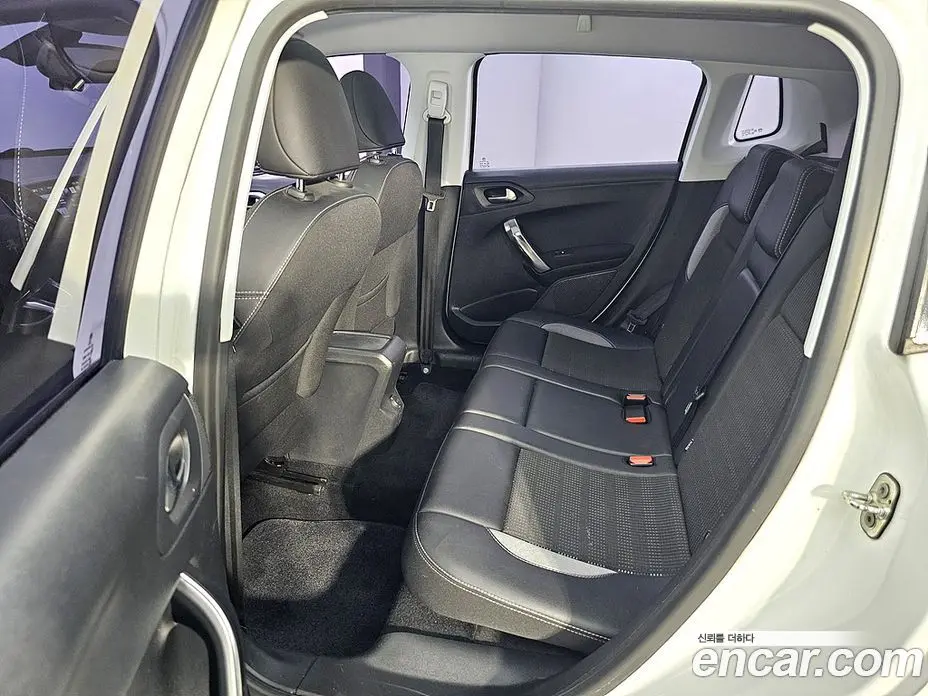 Peugeot 2008 2017 1.6 автомат (гидро), фото 9 Peugeot 2008 2017 1.6 автомат (гидро), фото 9