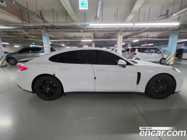 Porsche Panamera 2018 3.0 автомат (гидро), миниатюра 1 Porsche Panamera 2018 3.0 автомат (гидро), миниатюра 1