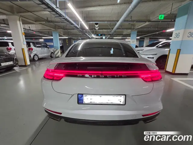 Porsche Panamera 2018 3.0 автомат (гидро), миниатюра 2 Porsche Panamera 2018 3.0 автомат (гидро), миниатюра 2