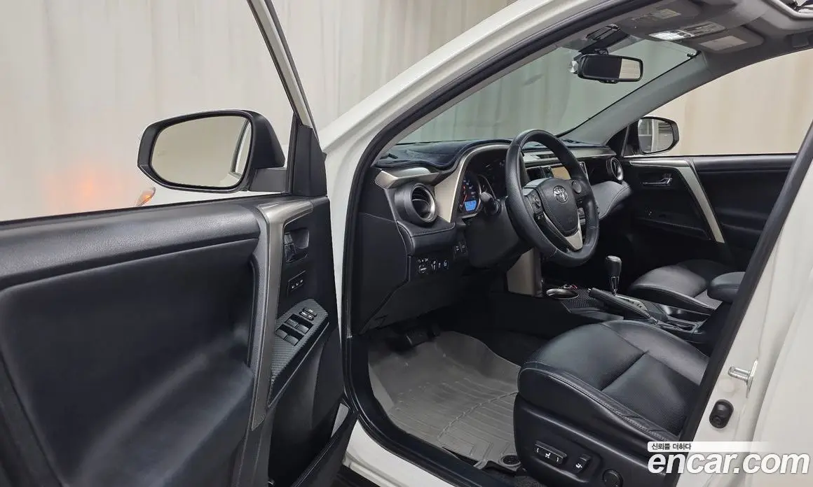 Toyota RAV4 2014 2.5 автомат (гидро), фото 13 Toyota RAV4 2014 2.5 автомат (гидро), фото 13