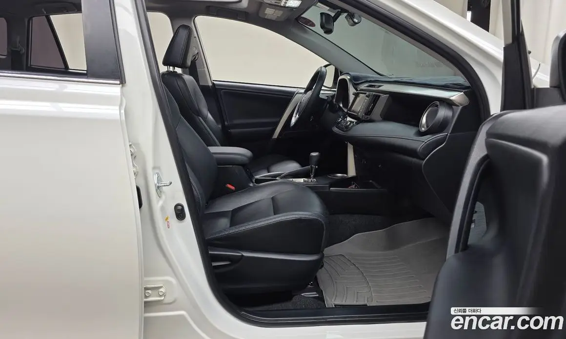 Toyota RAV4 2014 2.5 автомат (гидро), фото 16 Toyota RAV4 2014 2.5 автомат (гидро), фото 16