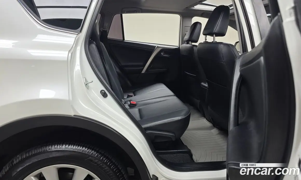 Toyota RAV4 2014 2.5 автомат (гидро), фото 17 Toyota RAV4 2014 2.5 автомат (гидро), фото 17