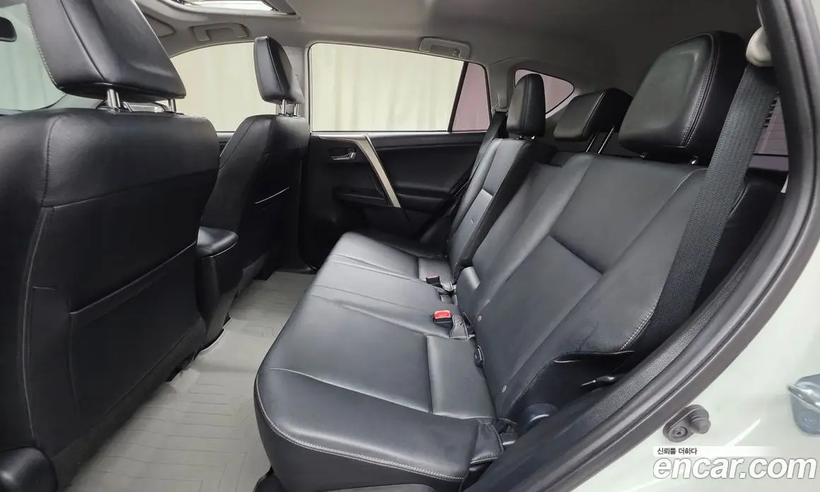 Toyota RAV4 2014 2.5 автомат (гидро), фото 18 Toyota RAV4 2014 2.5 автомат (гидро), фото 18